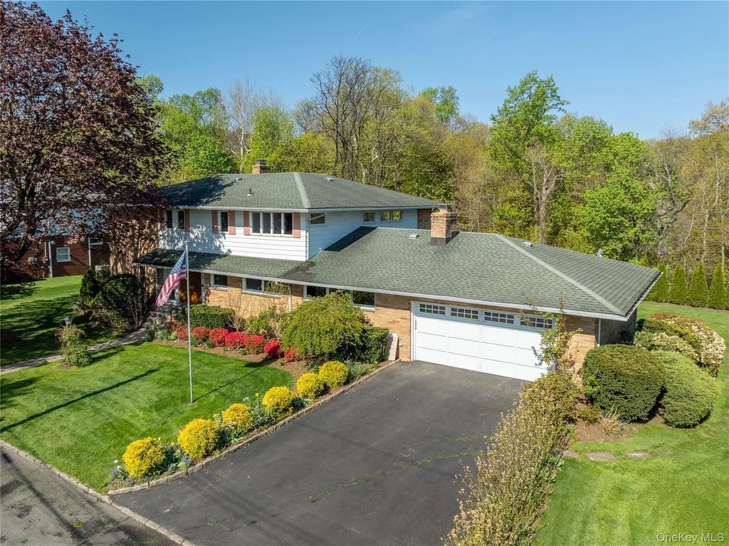 7 Parkway E, Yonkers