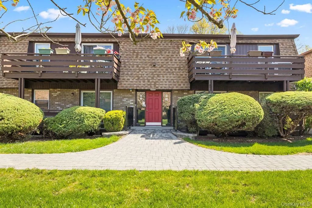 19 New Holland Village, Nanuet