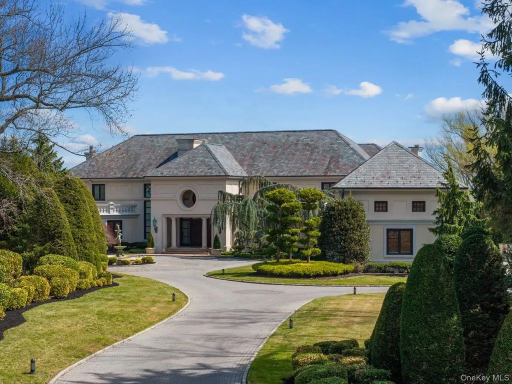 1245 Veeder Drive, Hewlett Bay Park