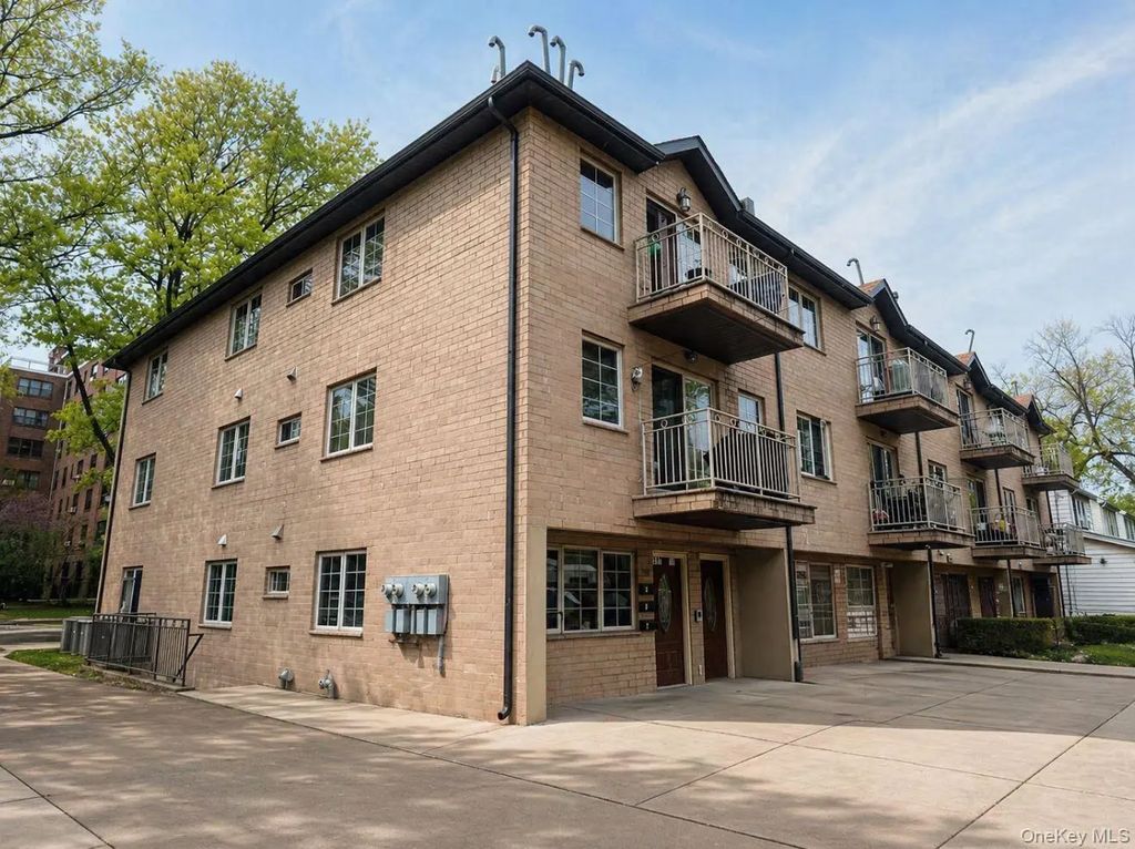 157-18 65th Avenue, Fresh Meadows