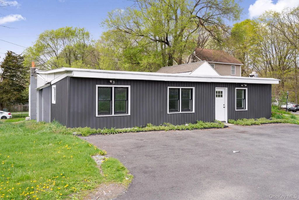 637 Violet Avenue, Hyde Park