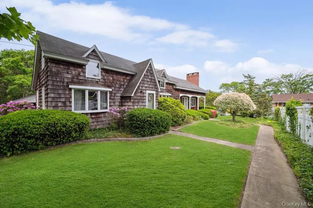 9 Lakeland Avenue, Patchogue