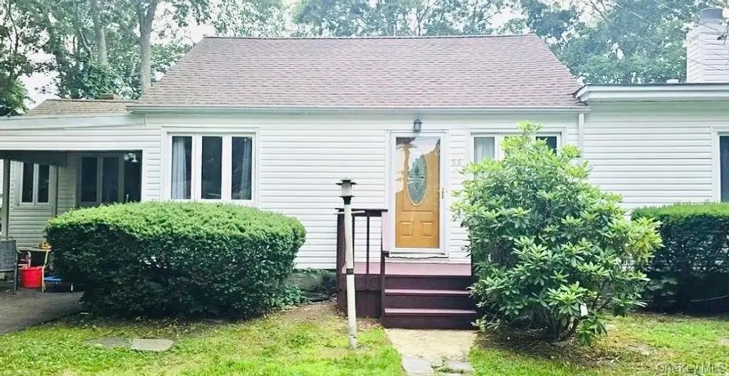 66 Corbin Avenue, Shirley