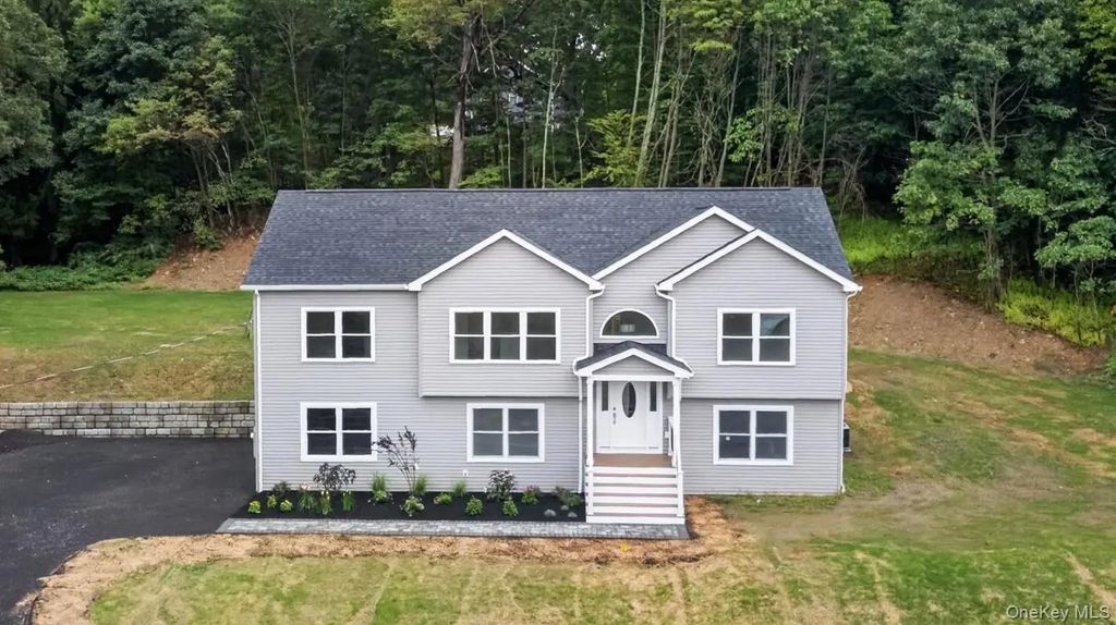 592 Ludingtonville Road, Holmes