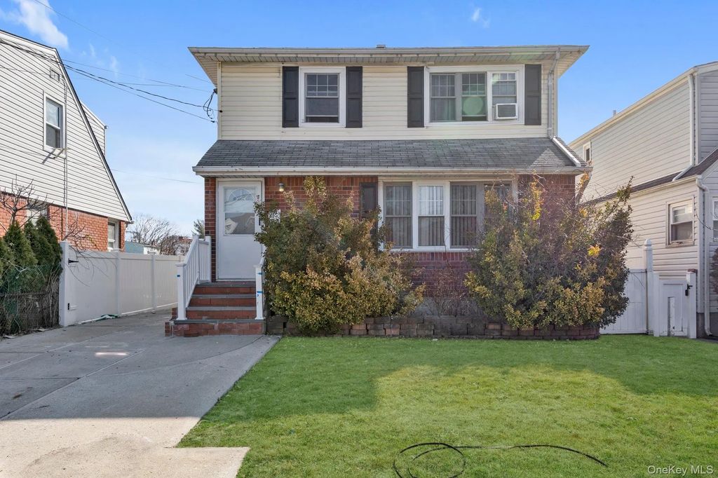 220 Crown Avenue, Floral Park