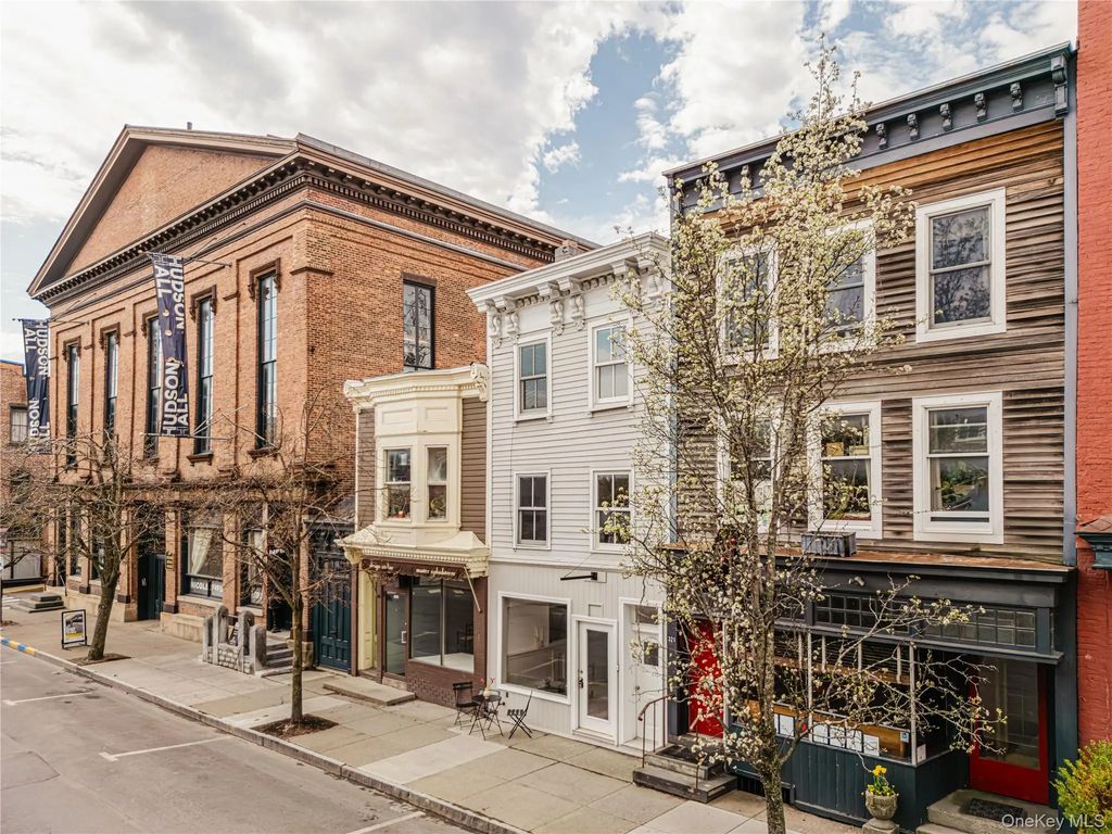 323 Warren Street, Hudson