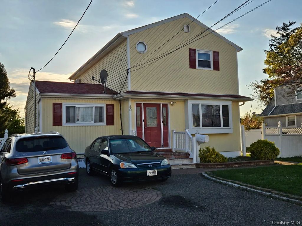 49 Volta Street, Copiague