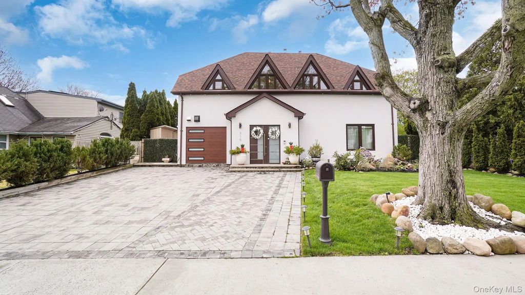 316 Acre Lane, Hicksville