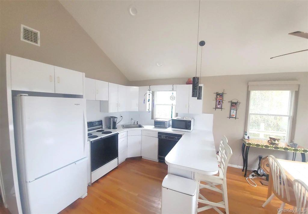 33 Broadway, Fair Harbor
