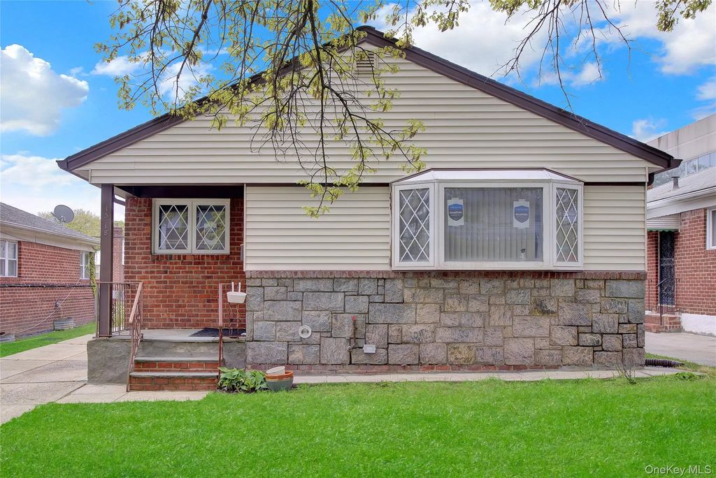 4518 Springfield Boulevard, Bayside