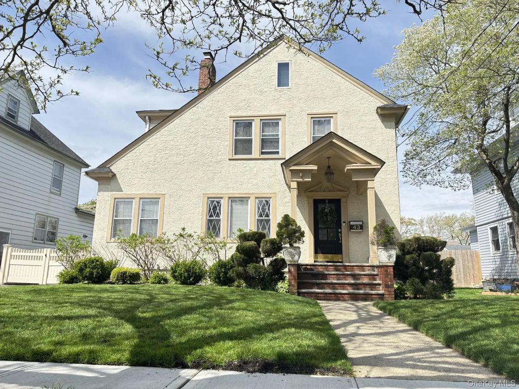 43 Rolling Street, Lynbrook