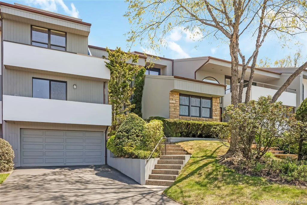 71 Eagle Chase, Woodbury
