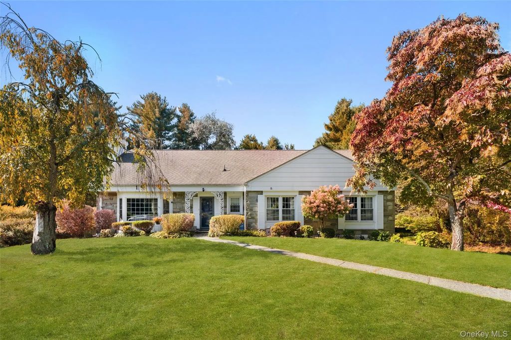 14 Earlwood Drive, Poughkeepsie