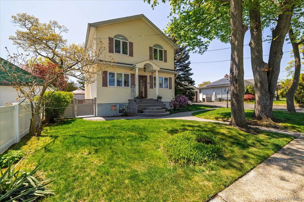 2522 5th Street, East Meadow