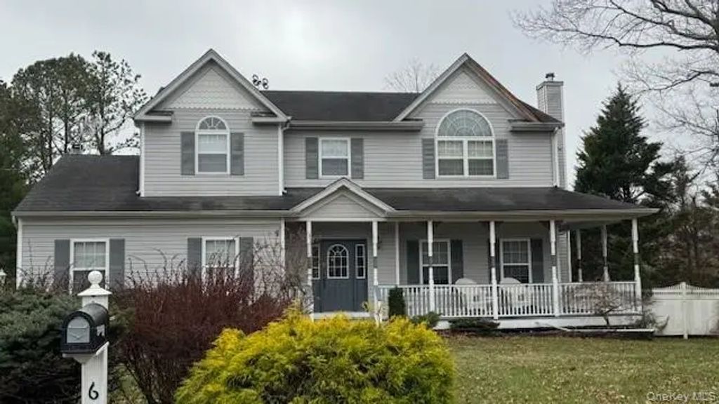 6 Donnelly Court, Manorville