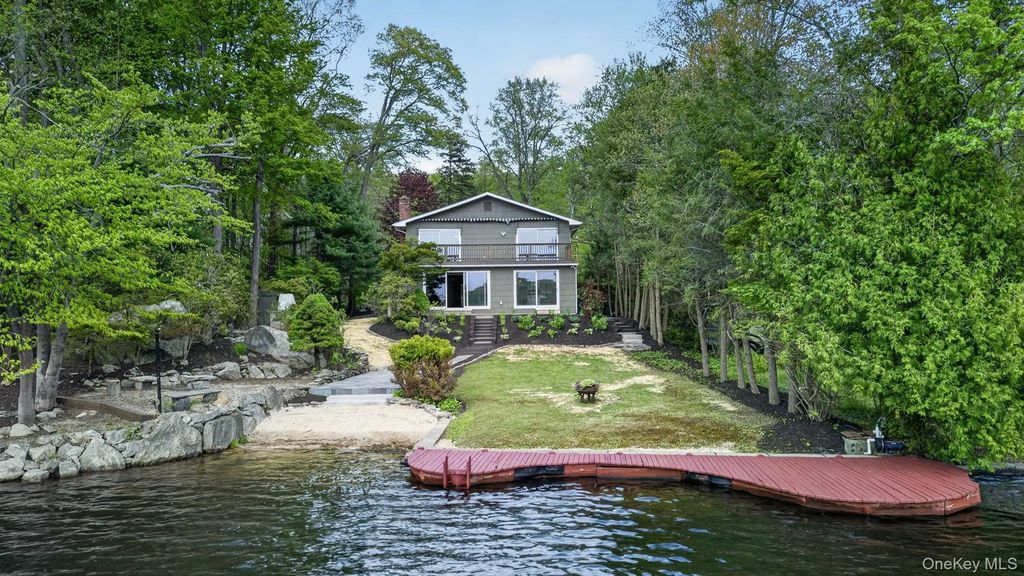 378 Lake Shore Road, Putnam Valley