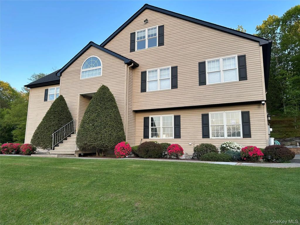 21 Nicole Way, Mahopac