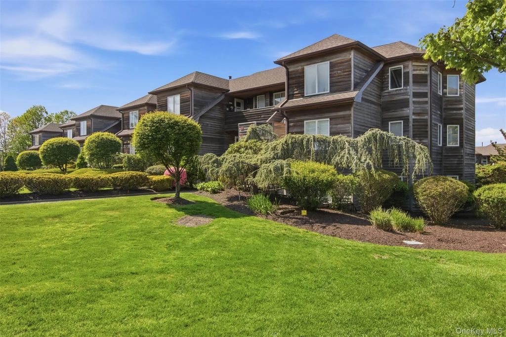 605 Fox Hill Drive, Baiting Hollow