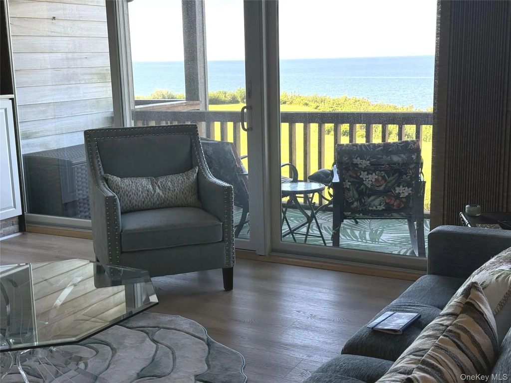 605 Fox Hill Drive, Baiting Hollow