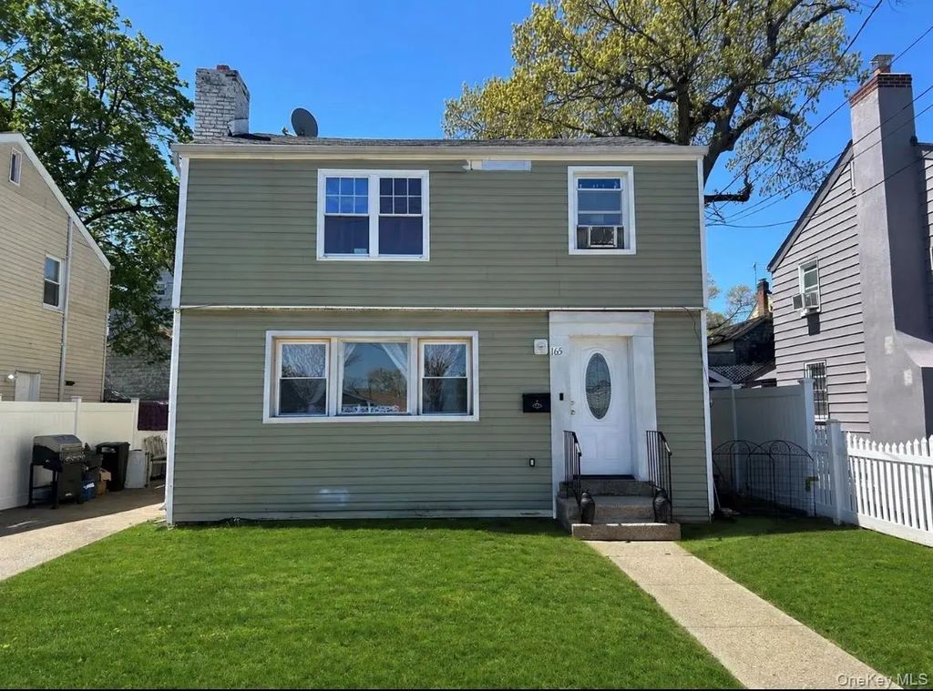 165 President Street, Hempstead