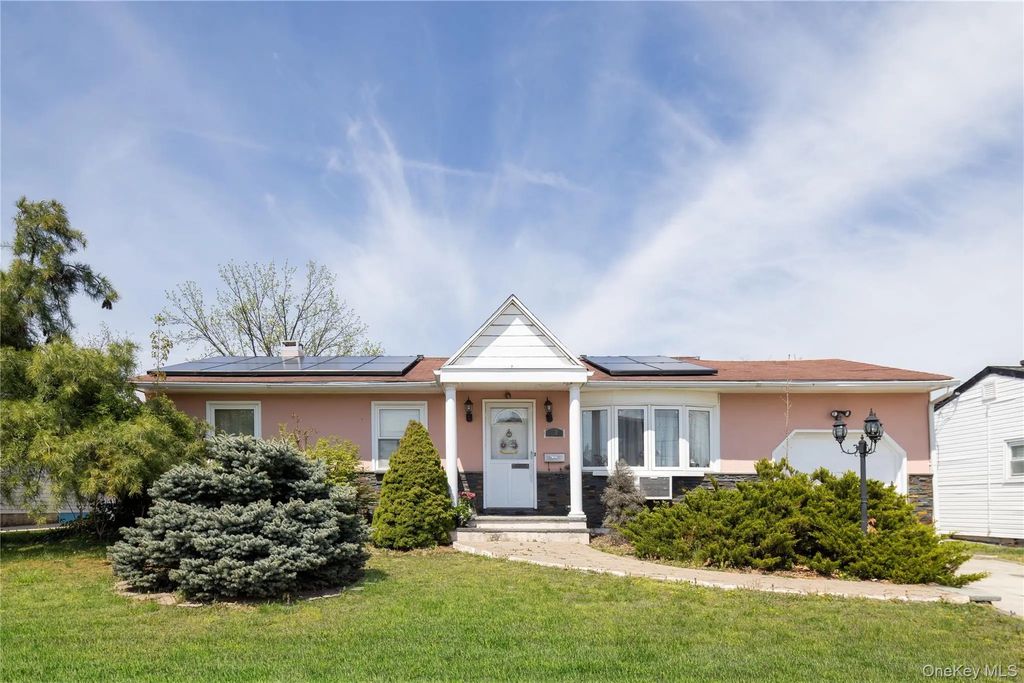 88 14th Street, Hicksville
