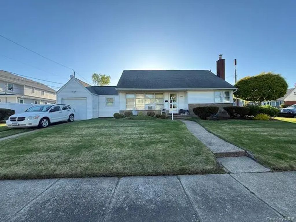 530 Colonade Road, West Hempstead