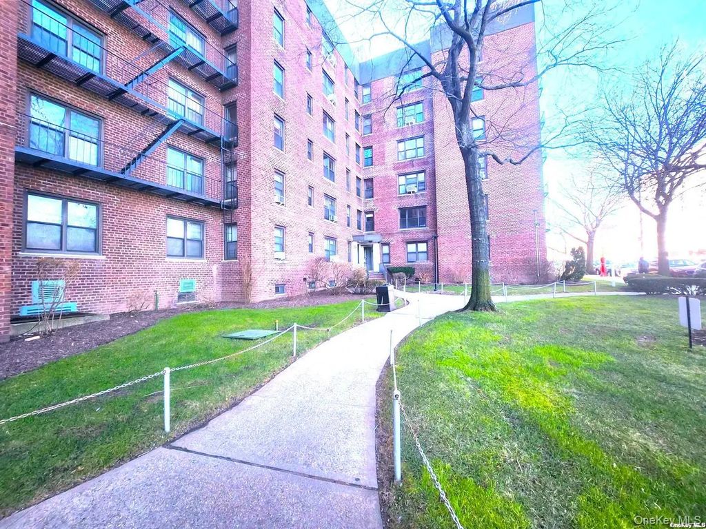 112-24 Northern Boulevard # 3e, Corona