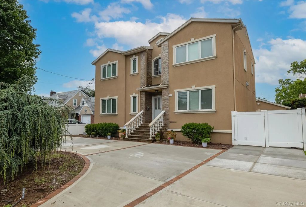 102 Davison Avenue, Oceanside