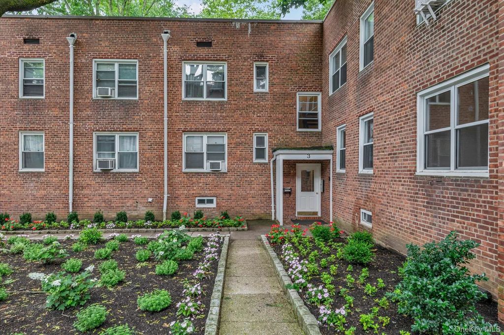 3 Edwards Street # 1f, Roslyn Heights