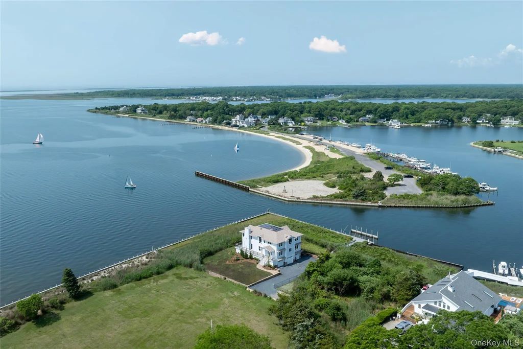 7 Convent Lane, Center Moriches
