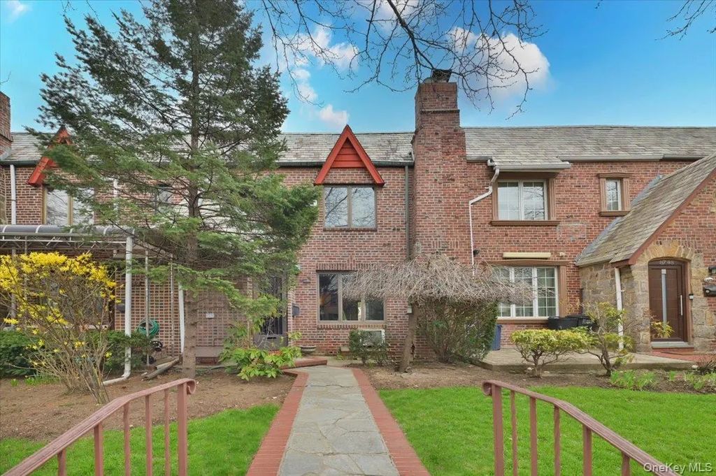 8750 62nd Road, Rego Park