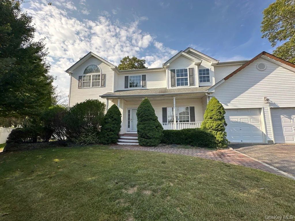 2 East Avenue, Coram