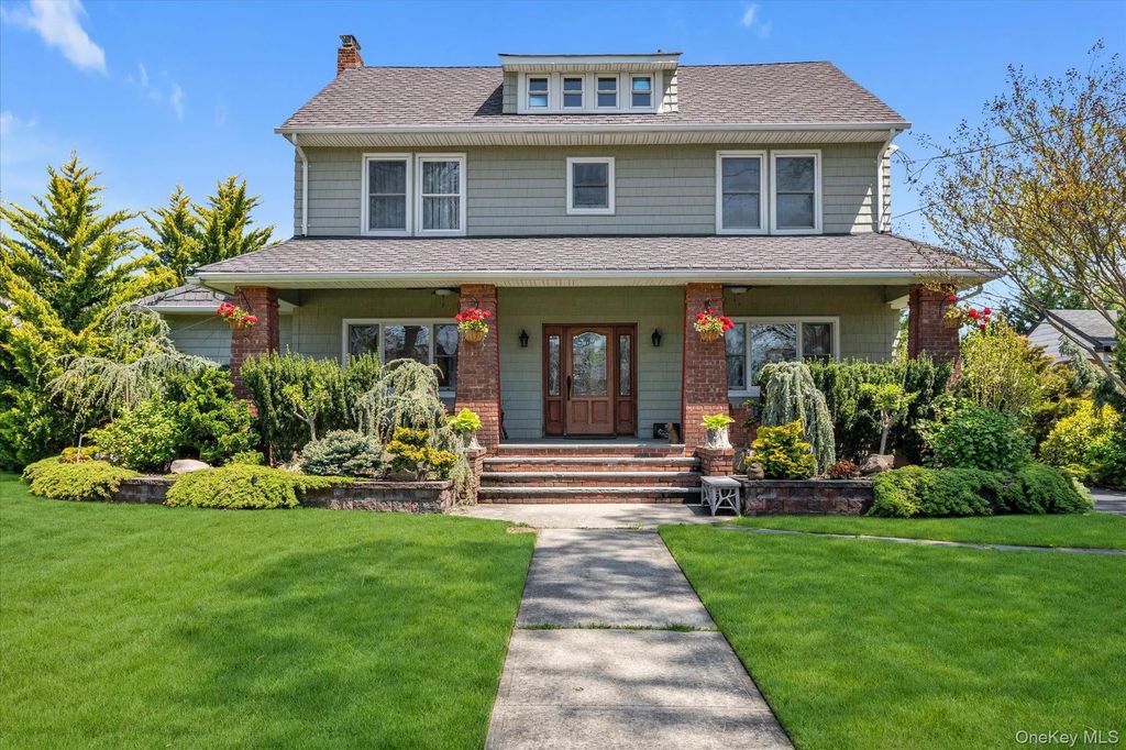 725 Scranton Avenue, East Rockaway