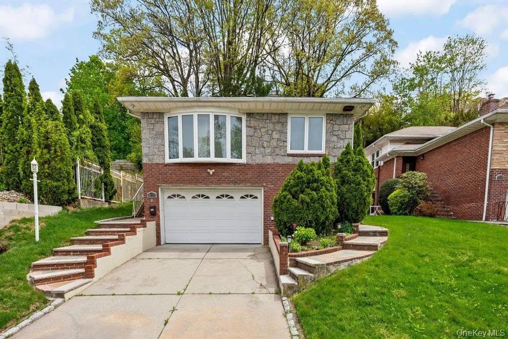 80-73 Chevy Chase Street, Jamaica Estates