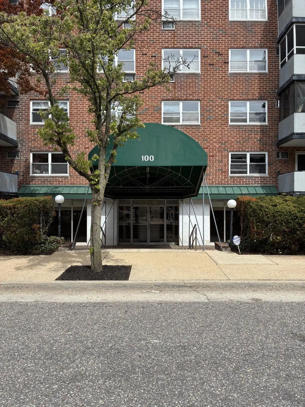 100 Lincoln Avenue 14-a, Mineola