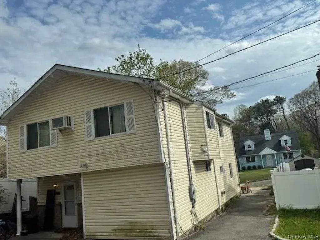 6 Willow Road, Rocky Point