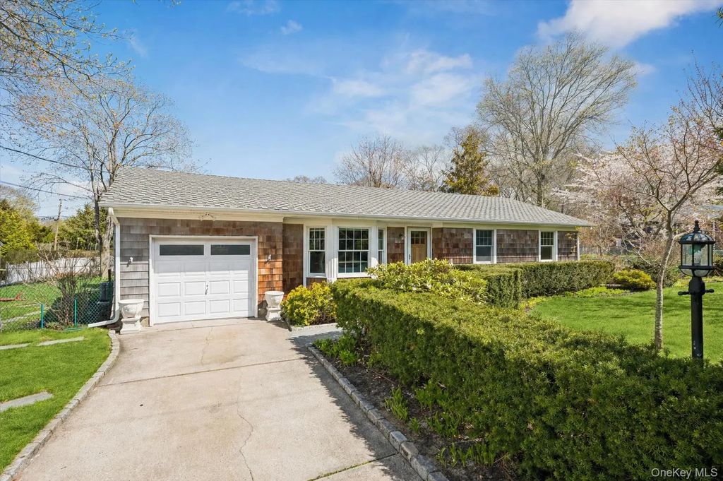 5 Maryland Boulevard, Hampton Bays
