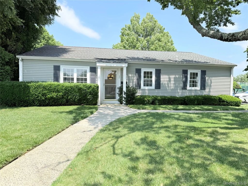 58 Harbor Road N, Amityville