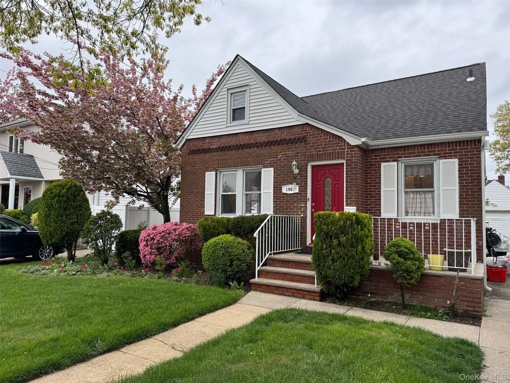 1067 Theodora Street, Franklin Square