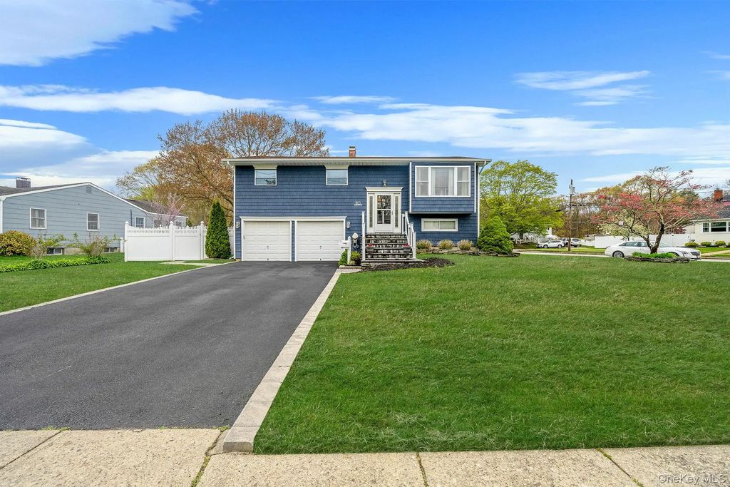 110 Stephen Road, Bayport
