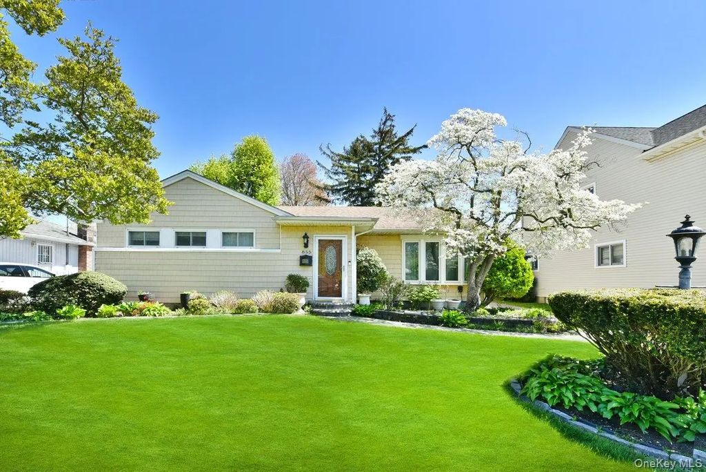 855 Preston Road, East Meadow