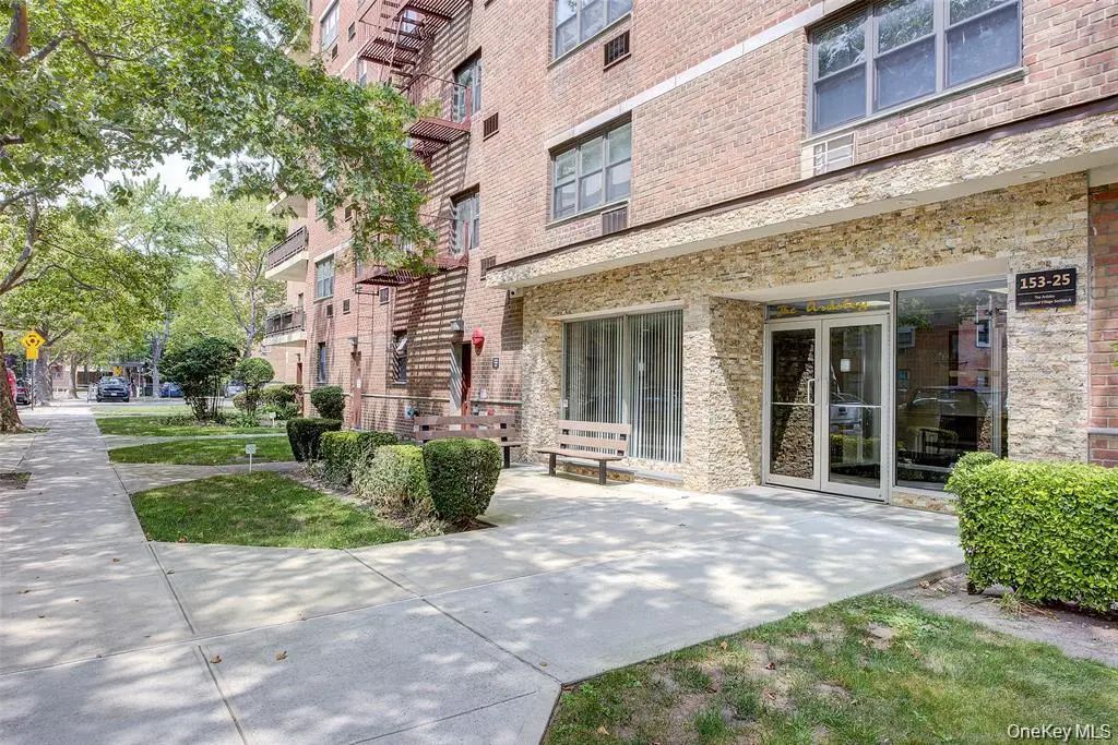153-25 88 Street # 3a, Howard Beach