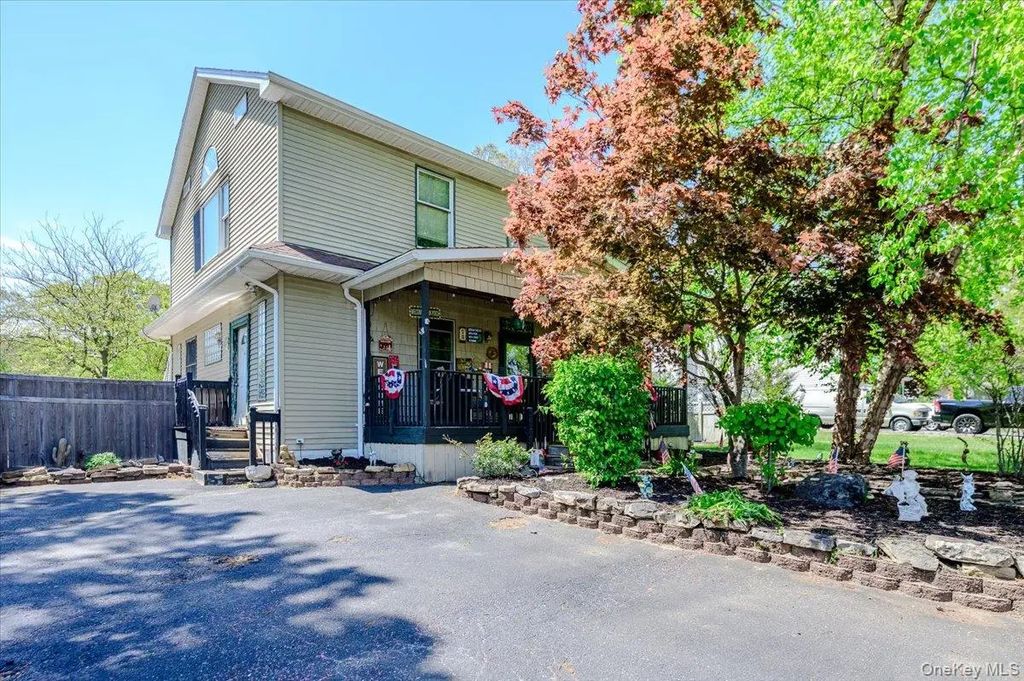 35 Cooke Avenue, Holtsville
