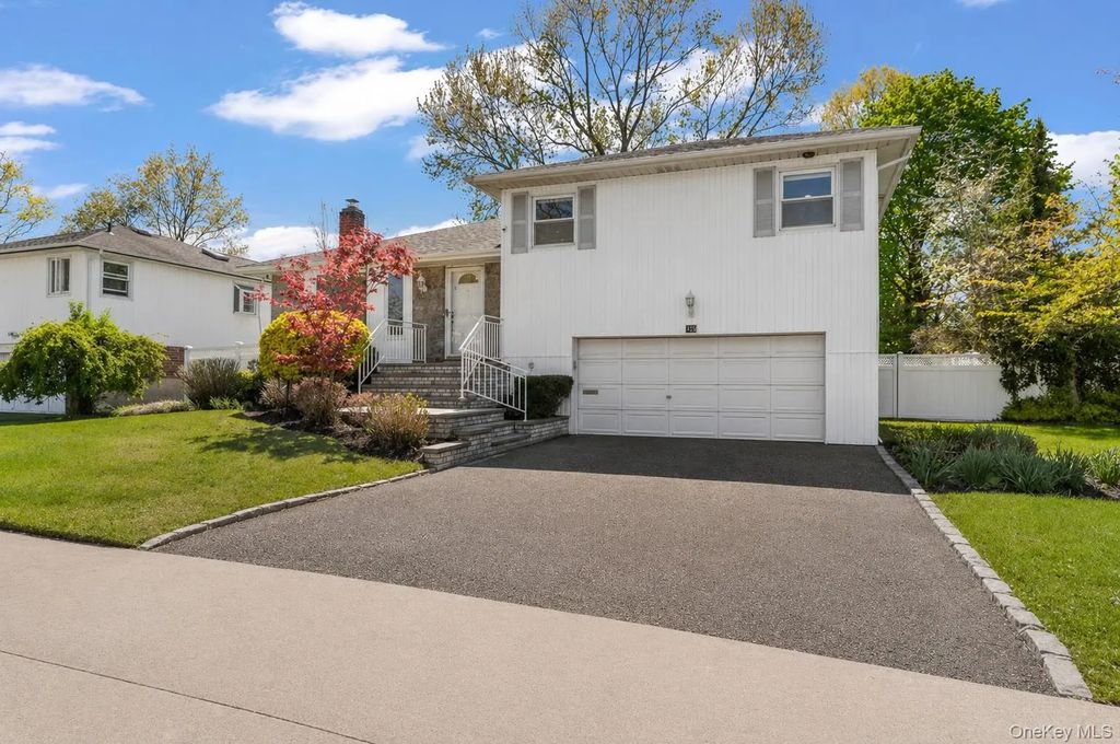 61 Winthrop Road, Plainview