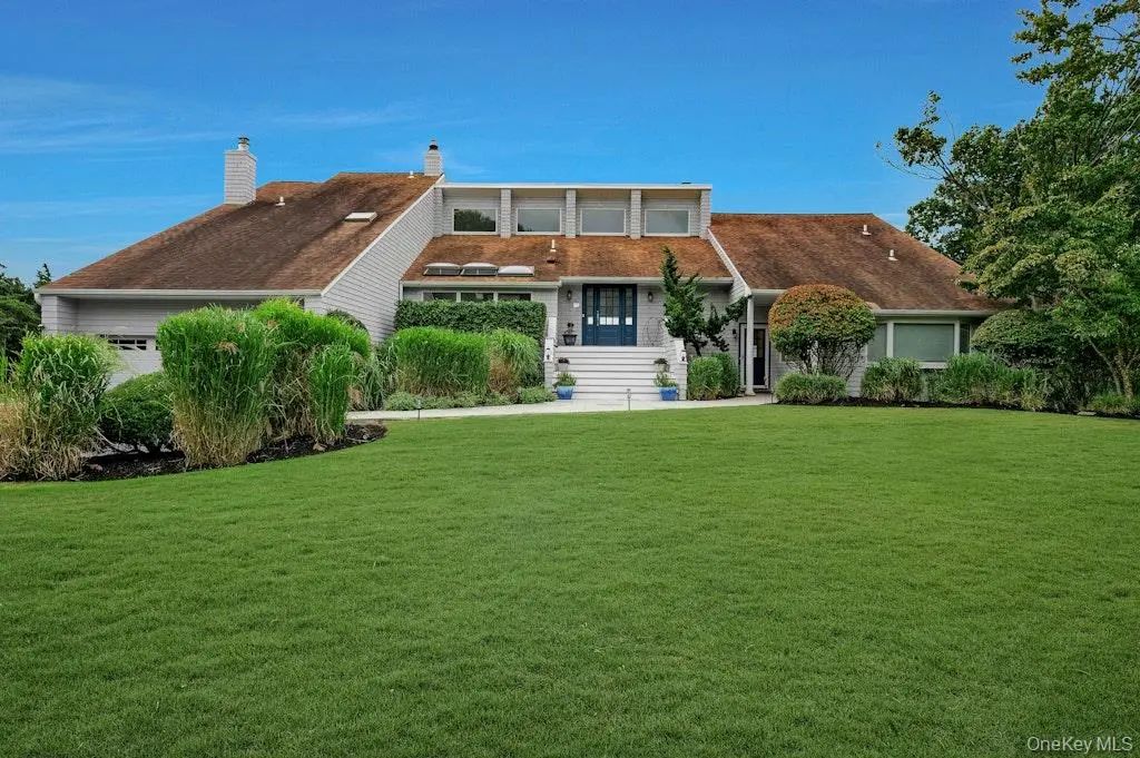 11 Convent Lane, Center Moriches
