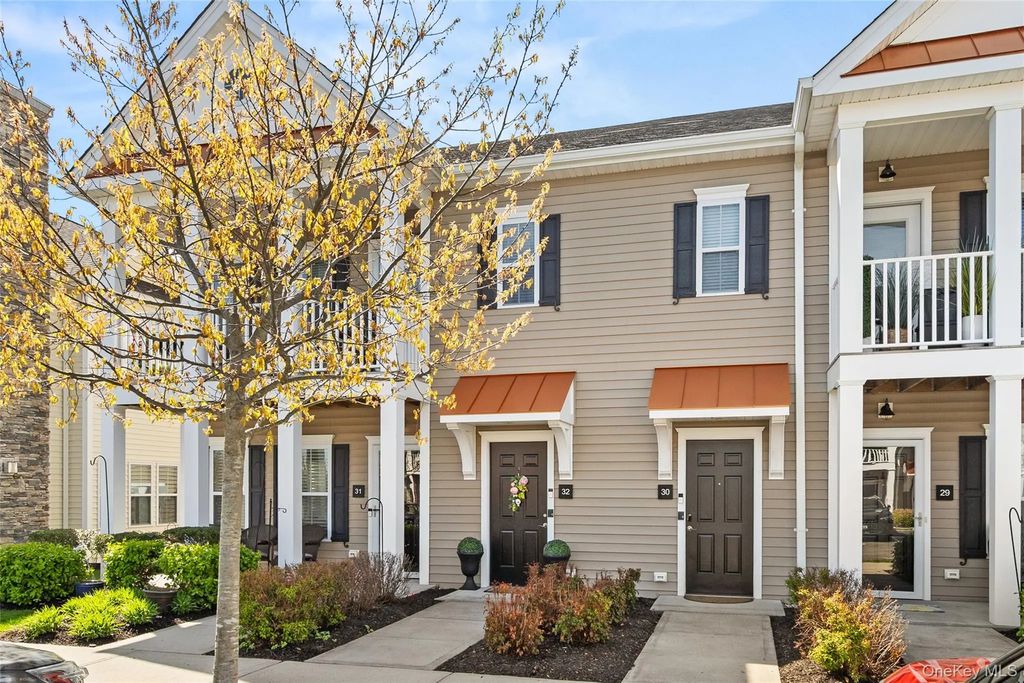 32 Michael Lane, East Islip