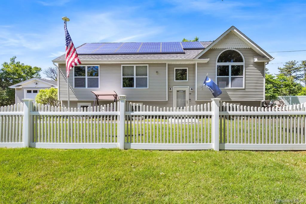 49 Oakdale Avenue, East Patchogue