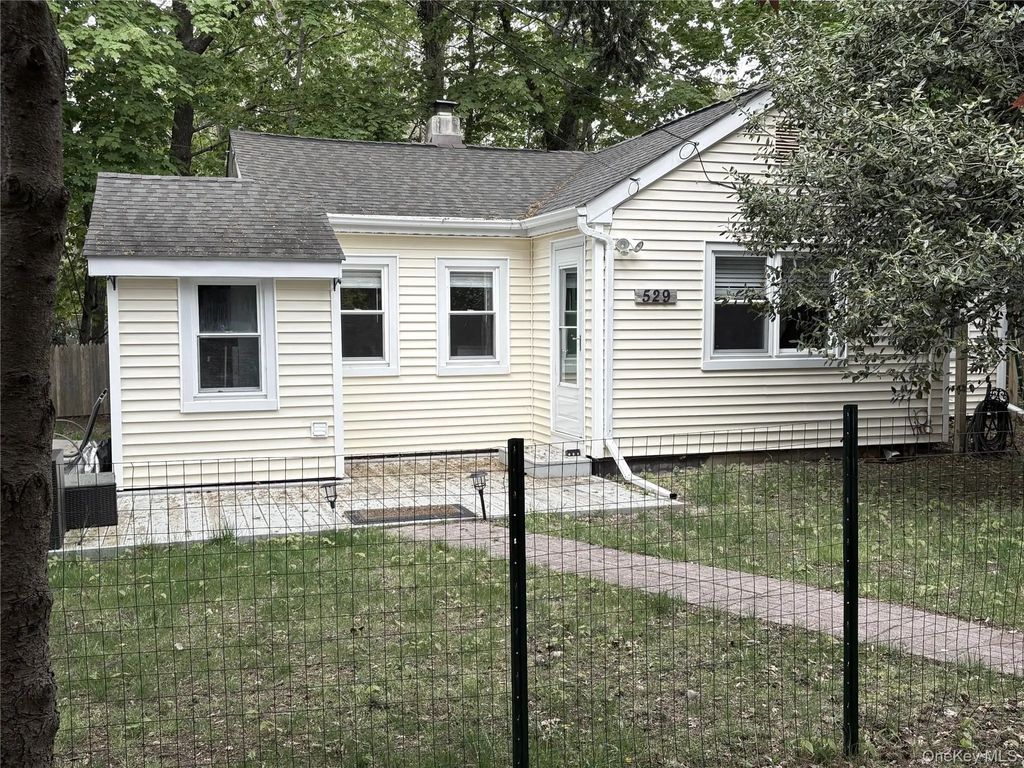 529 Montauk Highway, Westhampton Beach