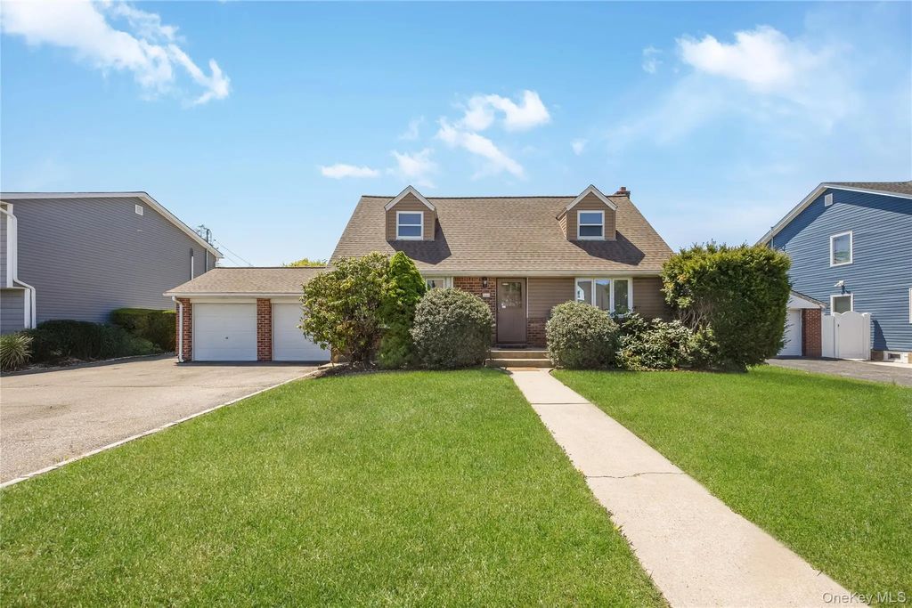 2646 Beech Street, East Meadow