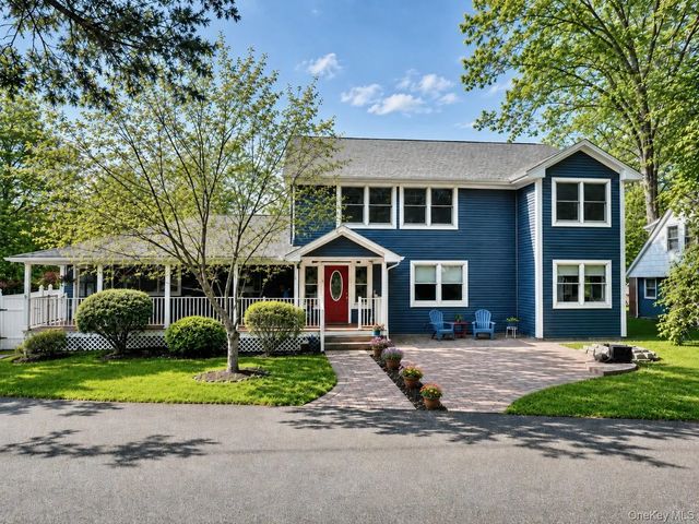 8 Oak Drive, New Windsor